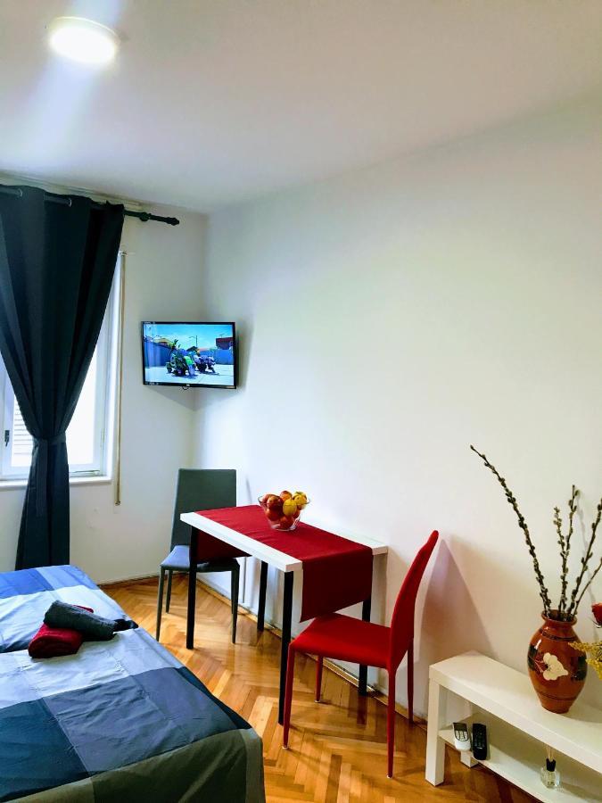 Pula Center Old Town Apartments And Rooms Exterior photo