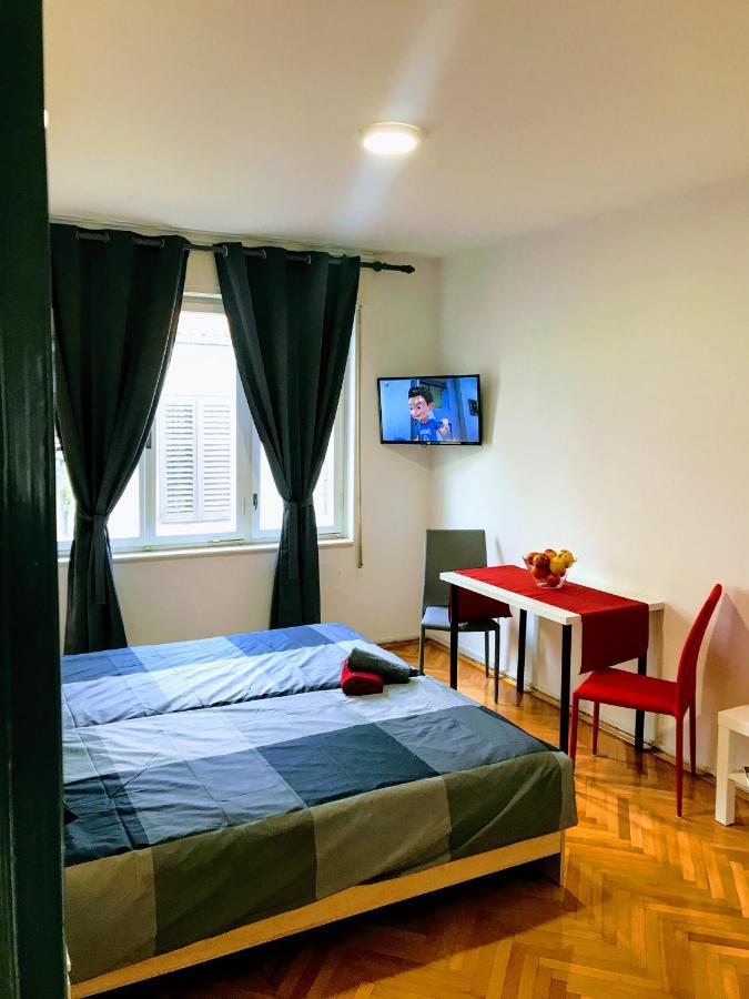 Pula Center Old Town Apartments And Rooms Exterior photo